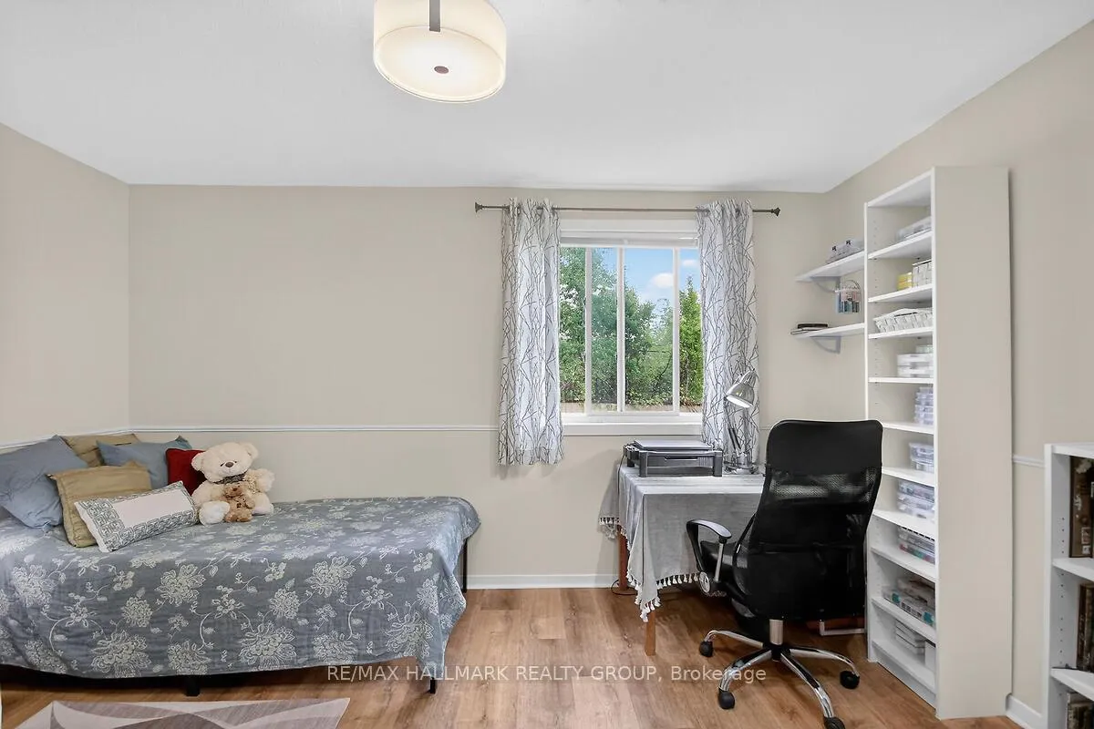 Photo 17 of Unit D, 158 Valley Stream Drive, Ottawa, Leslie Park — HOMEH