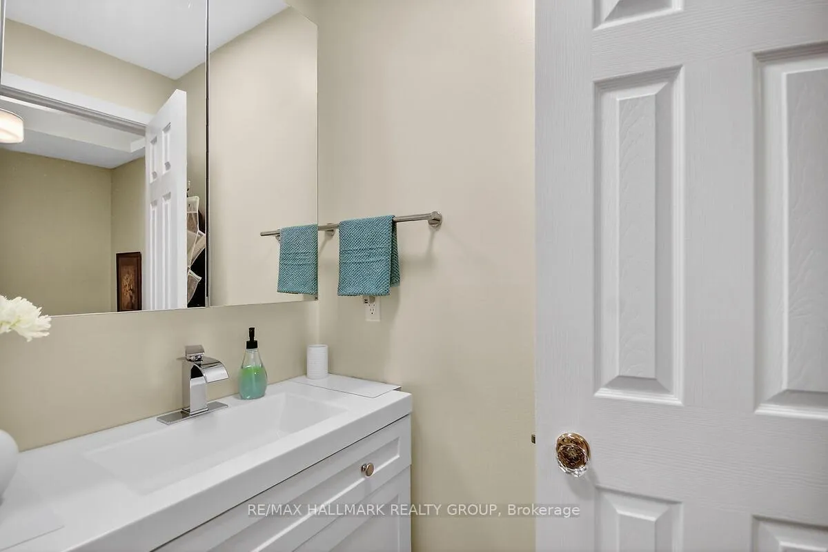 Photo 20 of Unit D, 158 Valley Stream Drive, Ottawa, Leslie Park — HOMEH
