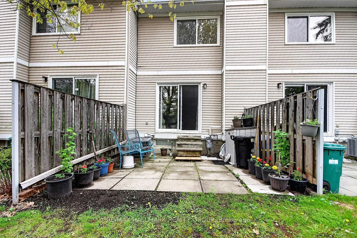 Photo 26 of Unit D, 158 Valley Stream Drive, Ottawa, Leslie Park — HOMEH