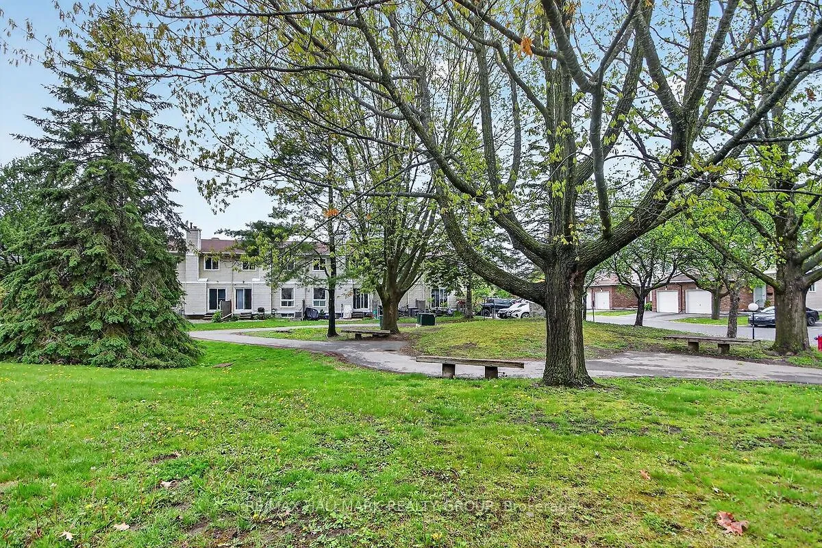 Photo 27 of Unit D, 158 Valley Stream Drive, Ottawa, Leslie Park — HOMEH