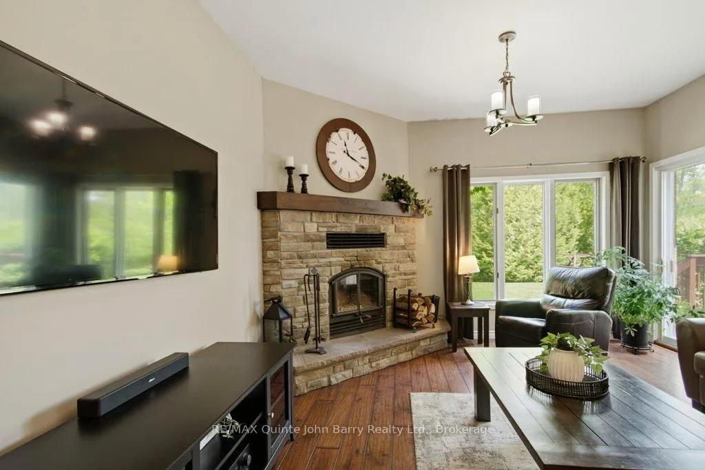 Photo 5 of 256 Colonial Drive, Quinte West, Murray Ward — HOMEH