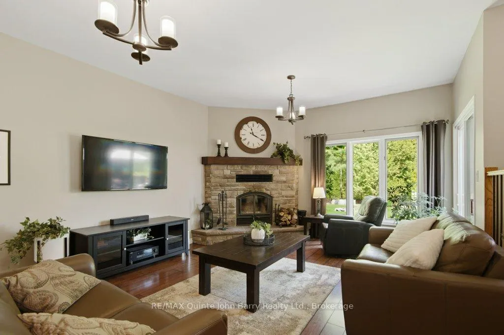Photo 6 of 256 Colonial Drive, Quinte West, Murray Ward — HOMEH
