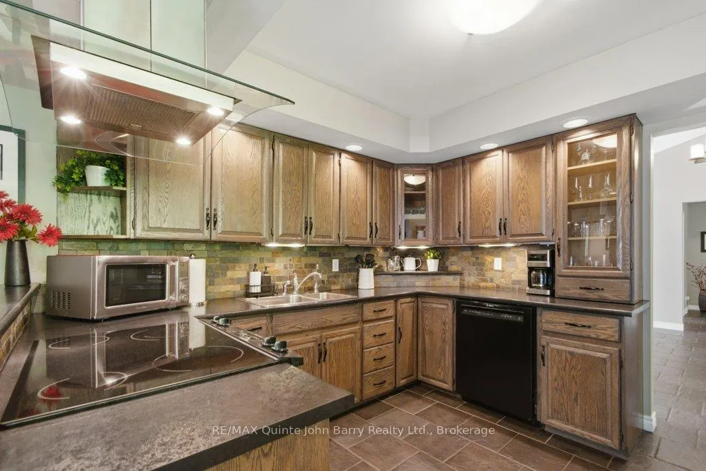 Photo 12 of 256 Colonial Drive, Quinte West, Murray Ward — HOMEH