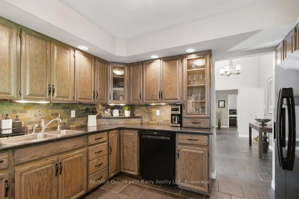 Photo 13 of 256 Colonial Drive, Quinte West, Murray Ward — HOMEH