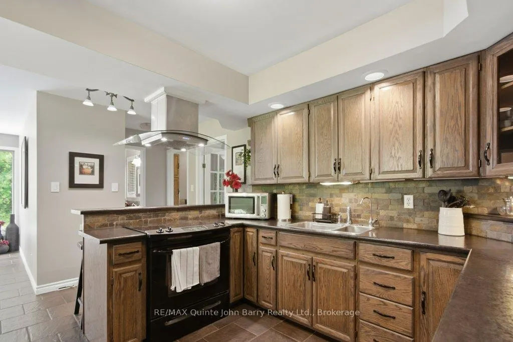 Photo 14 of 256 Colonial Drive, Quinte West, Murray Ward — HOMEH