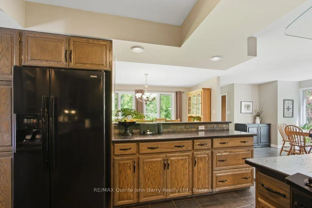 Photo 15 of 256 Colonial Drive, Quinte West, Murray Ward — HOMEH