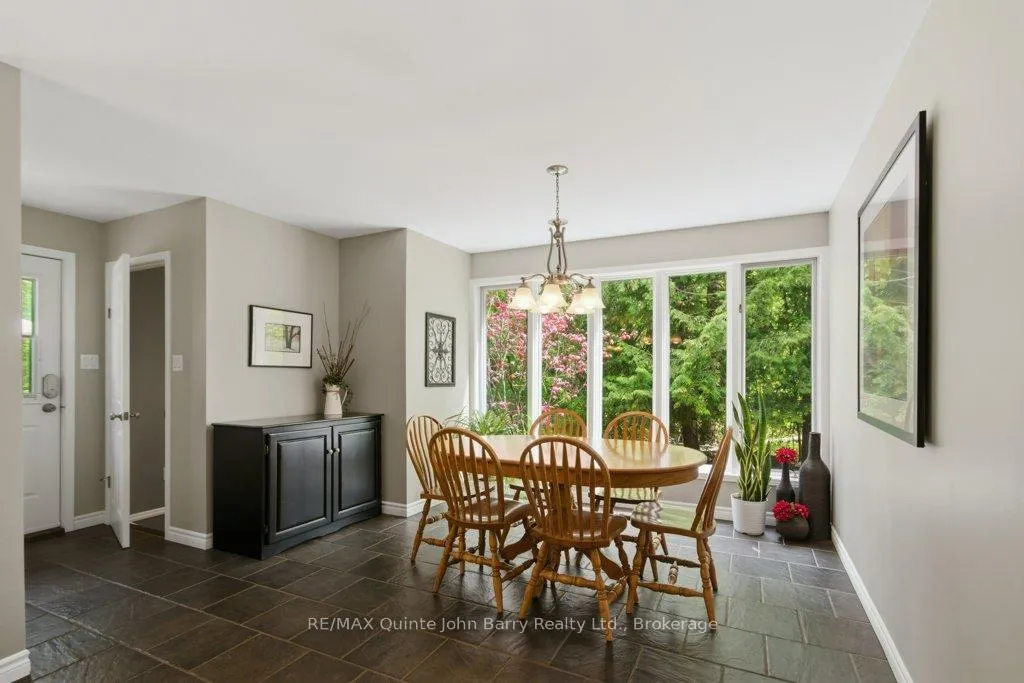 Photo 16 of 256 Colonial Drive, Quinte West, Murray Ward — HOMEH