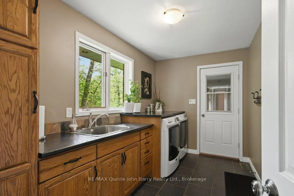 Photo 19 of 256 Colonial Drive, Quinte West, Murray Ward — HOMEH