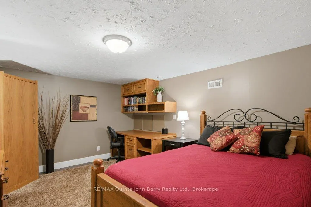 Photo 33 of 256 Colonial Drive, Quinte West, Murray Ward — HOMEH