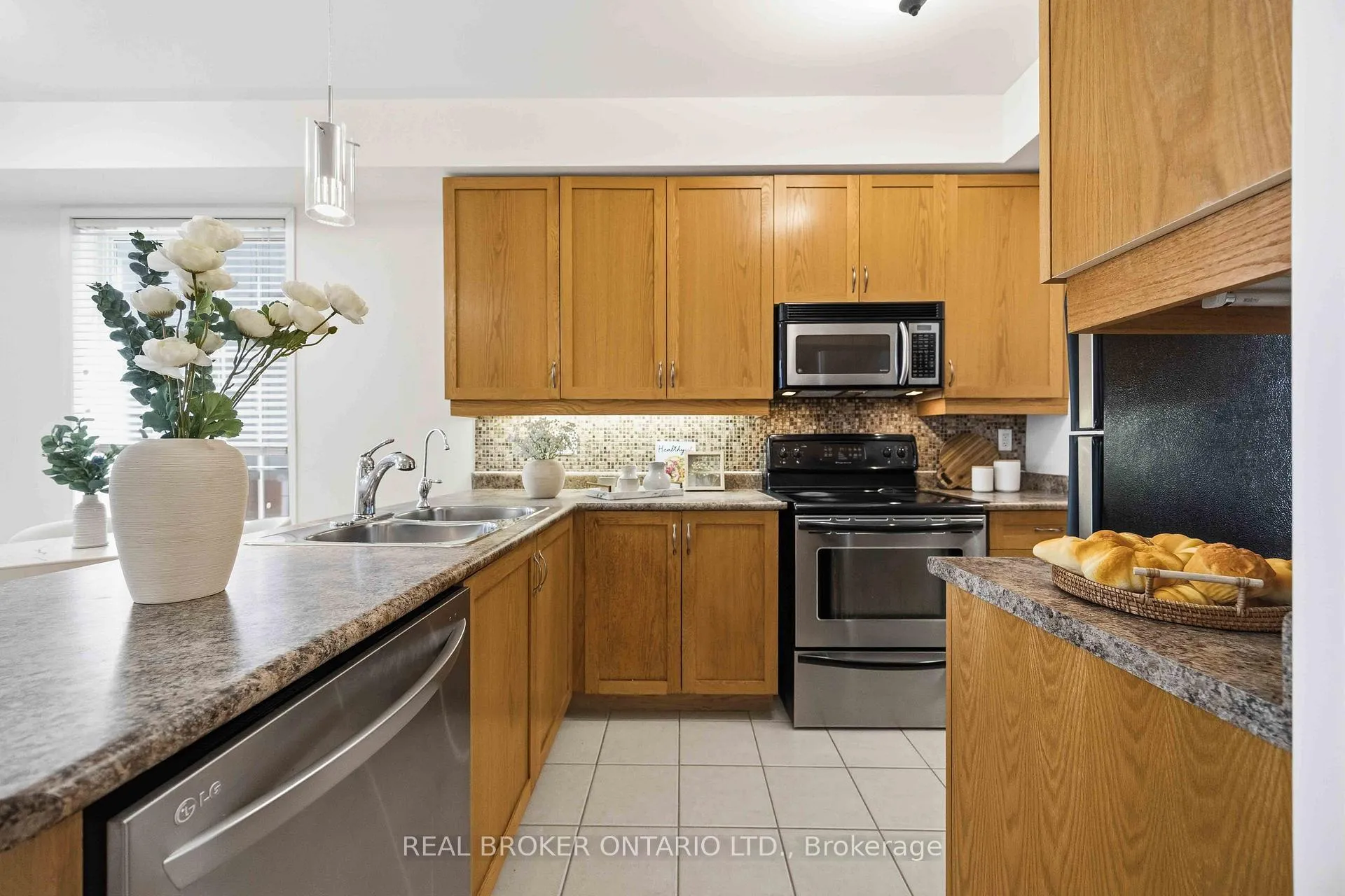 Photo 16 of 3 Evaridge Drive, Markham, Cornell — HOMEH