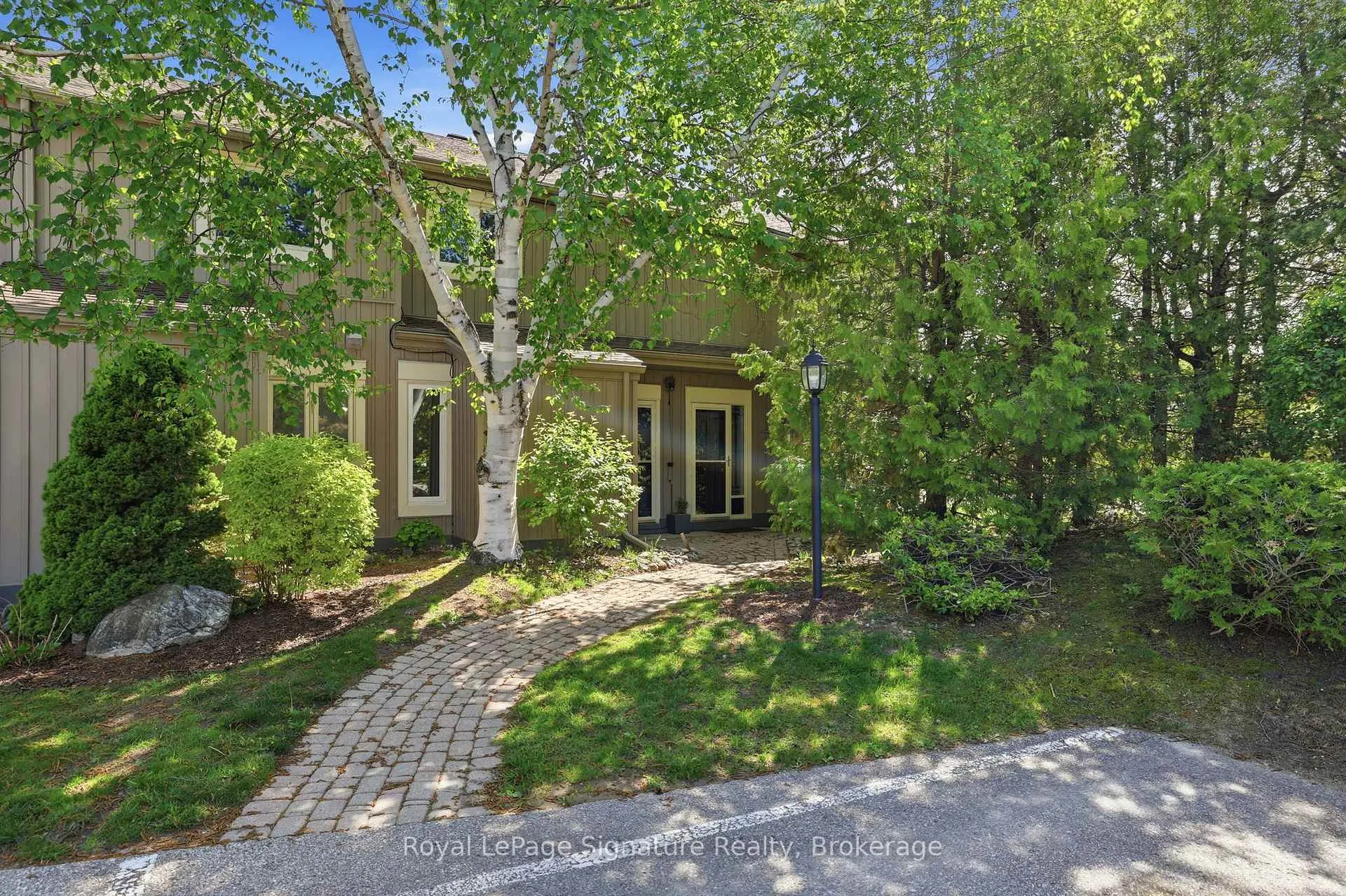 Photo 2 of 585 Oxbow Crescent, Collingwood — HOMEH