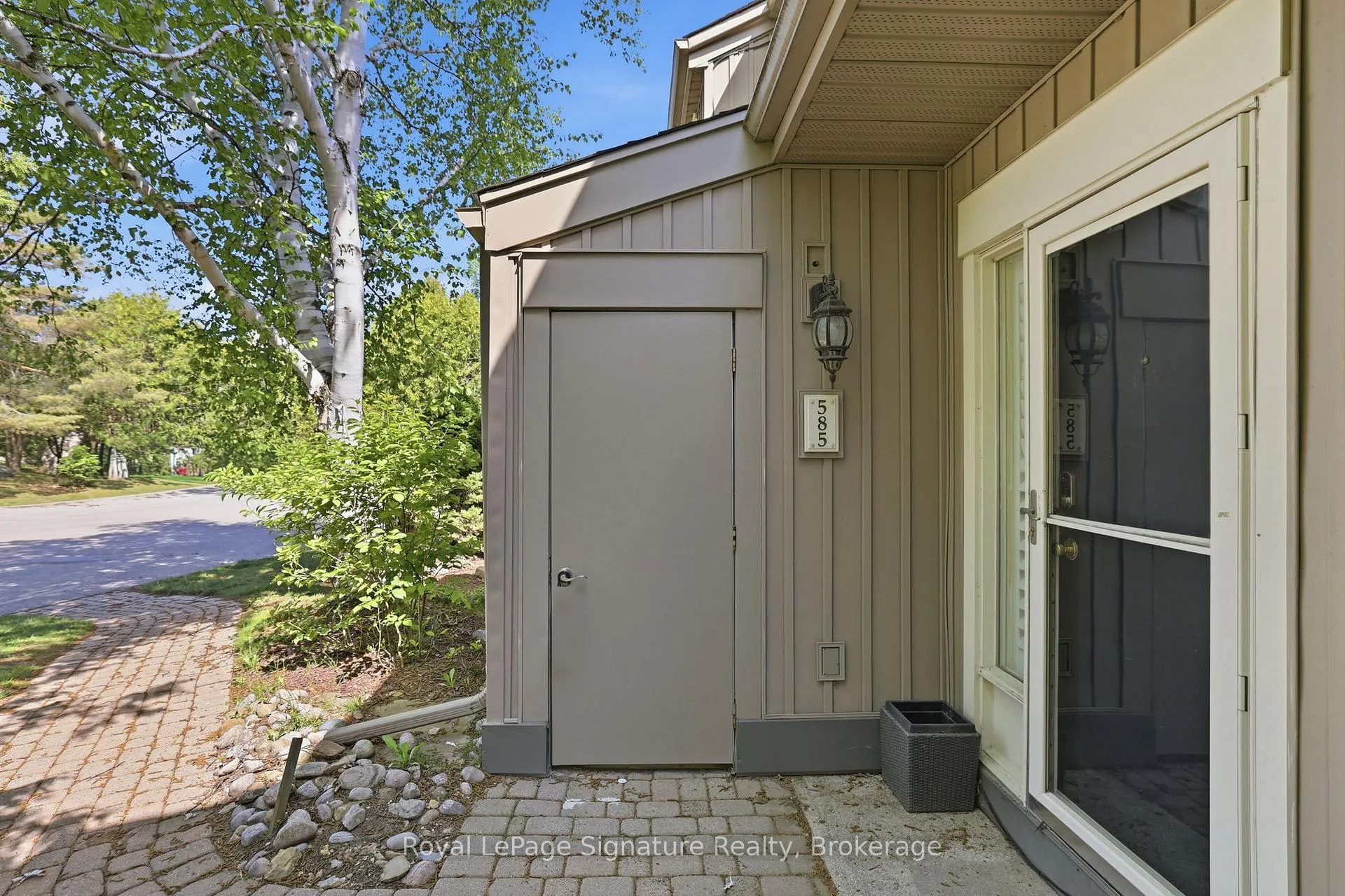 Photo 3 of 585 Oxbow Crescent, Collingwood — HOMEH