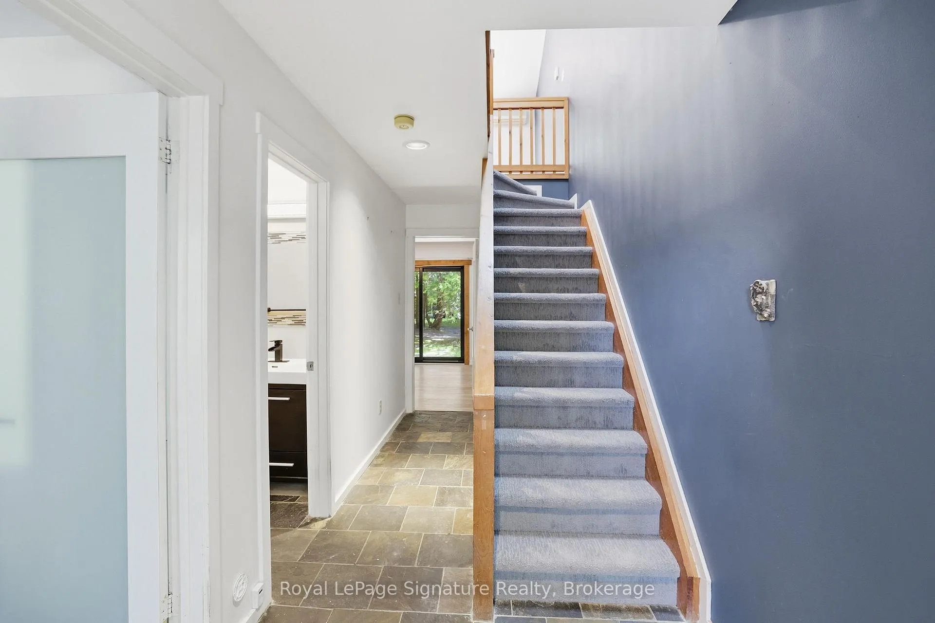 Photo 4 of 585 Oxbow Crescent, Collingwood — HOMEH
