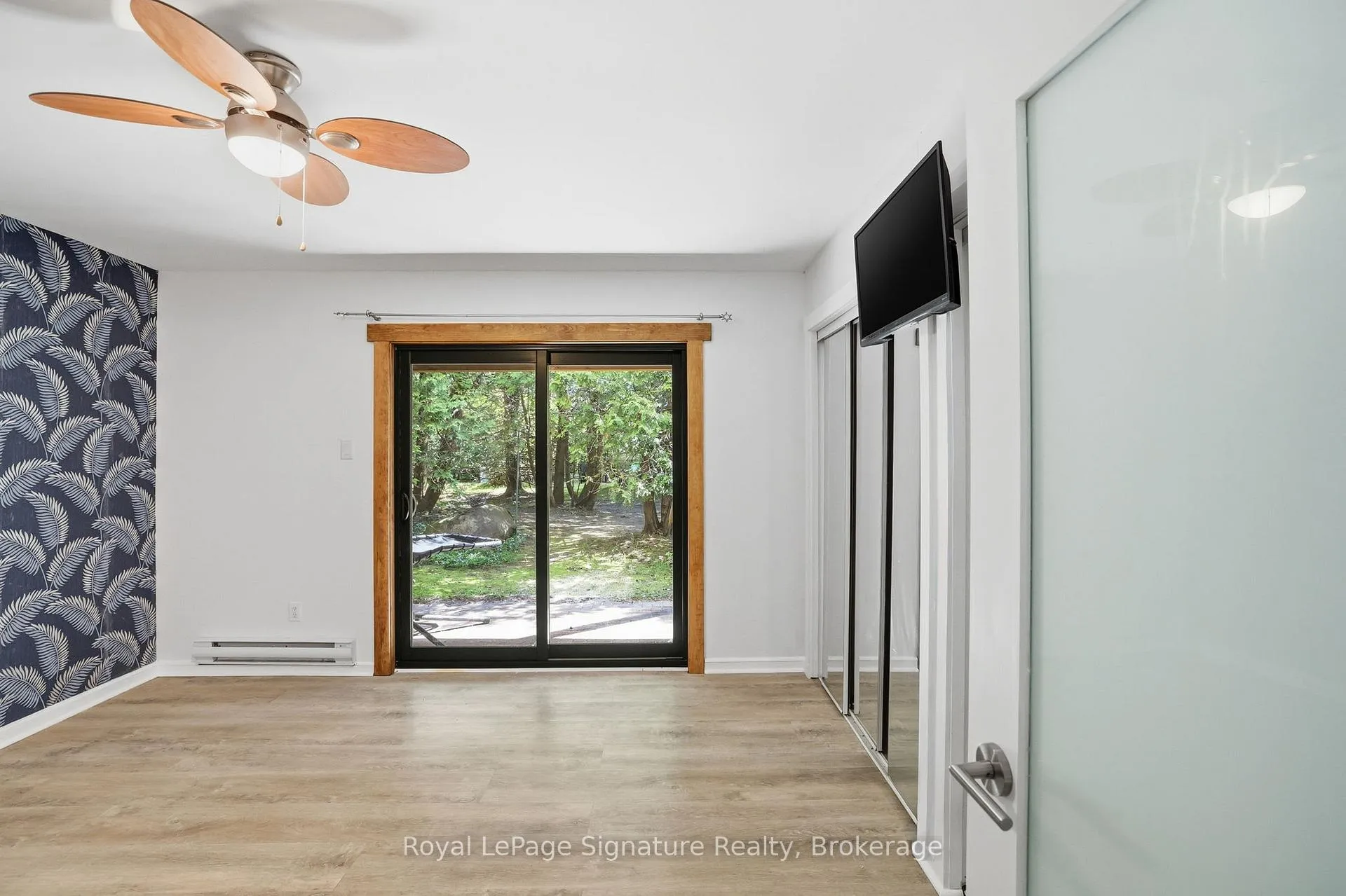 Photo 15 of 585 Oxbow Crescent, Collingwood — HOMEH