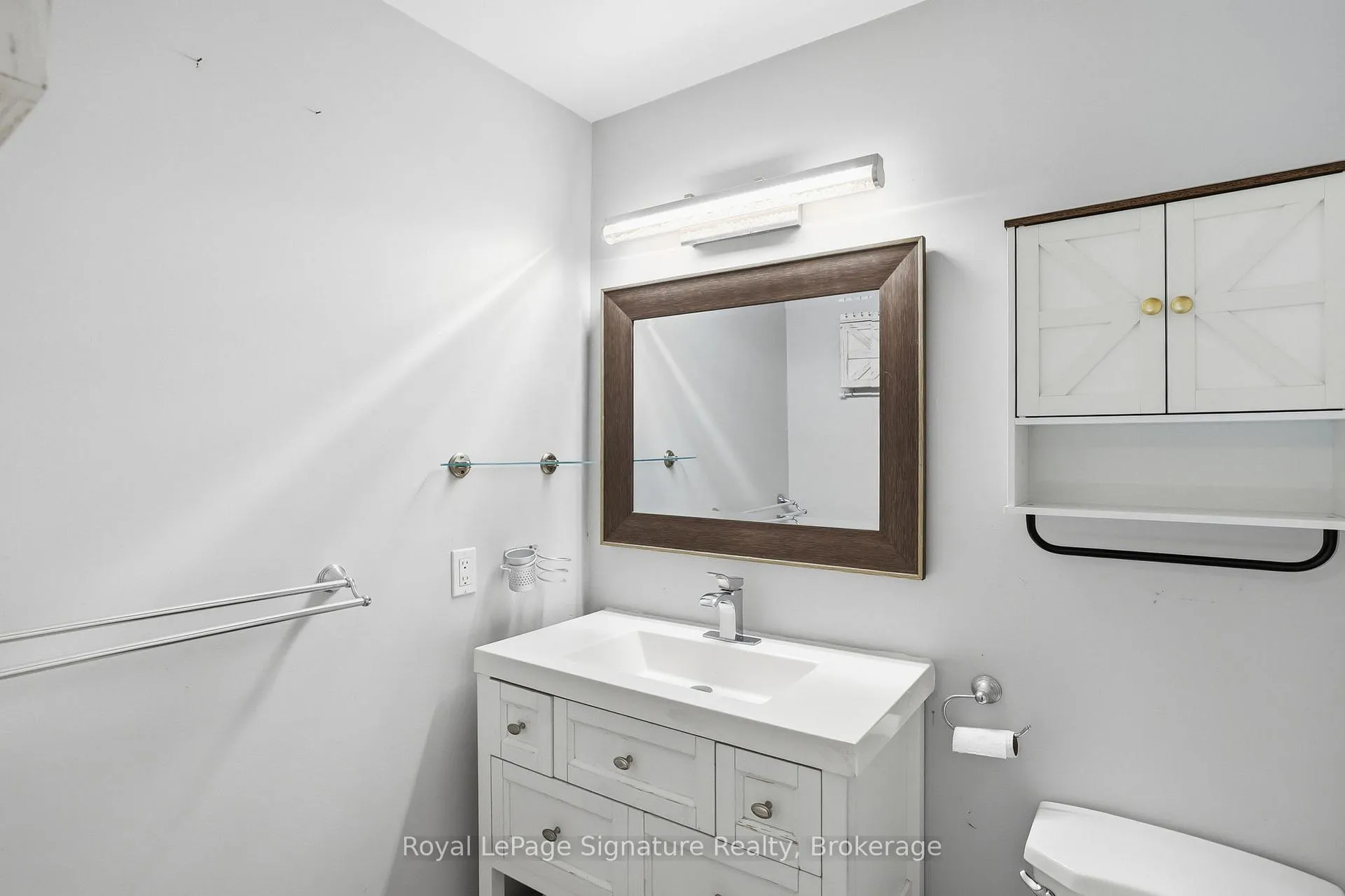 Photo 19 of 585 Oxbow Crescent, Collingwood — HOMEH