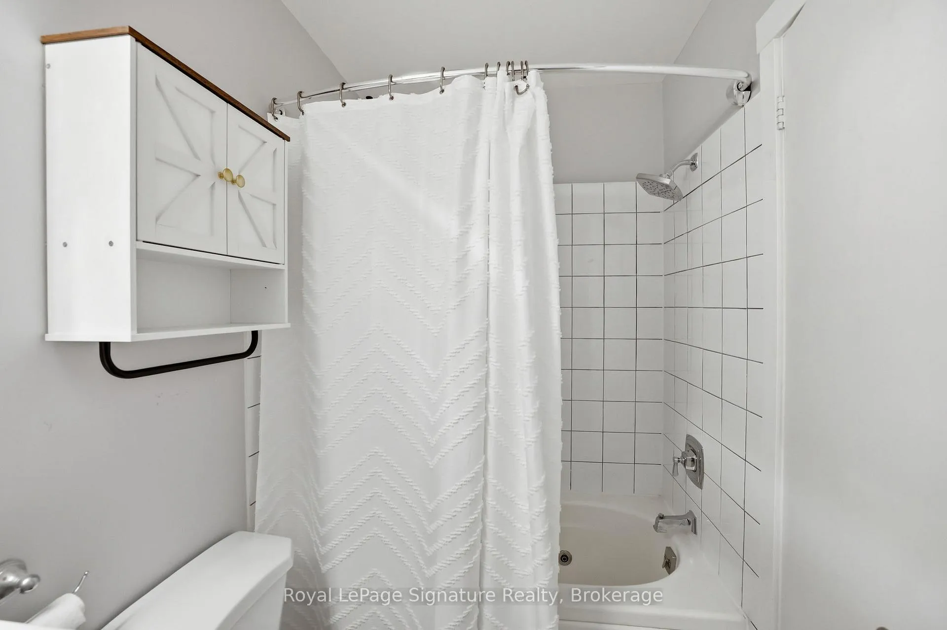 Photo 20 of 585 Oxbow Crescent, Collingwood — HOMEH