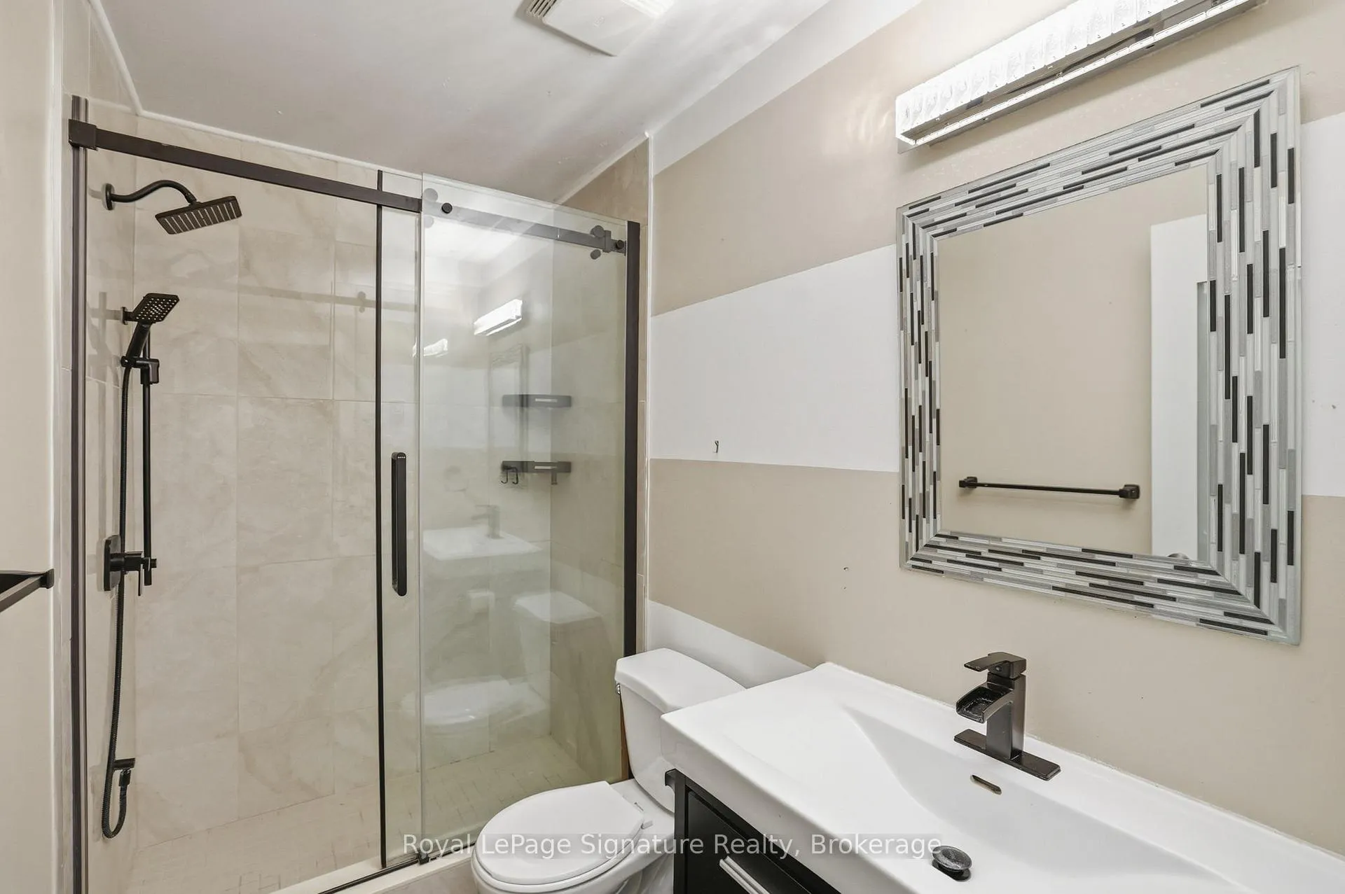 Photo 23 of 585 Oxbow Crescent, Collingwood — HOMEH