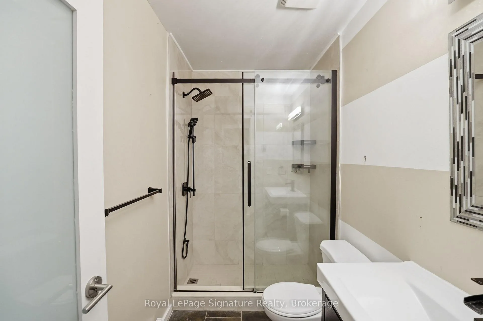 Photo 24 of 585 Oxbow Crescent, Collingwood — HOMEH