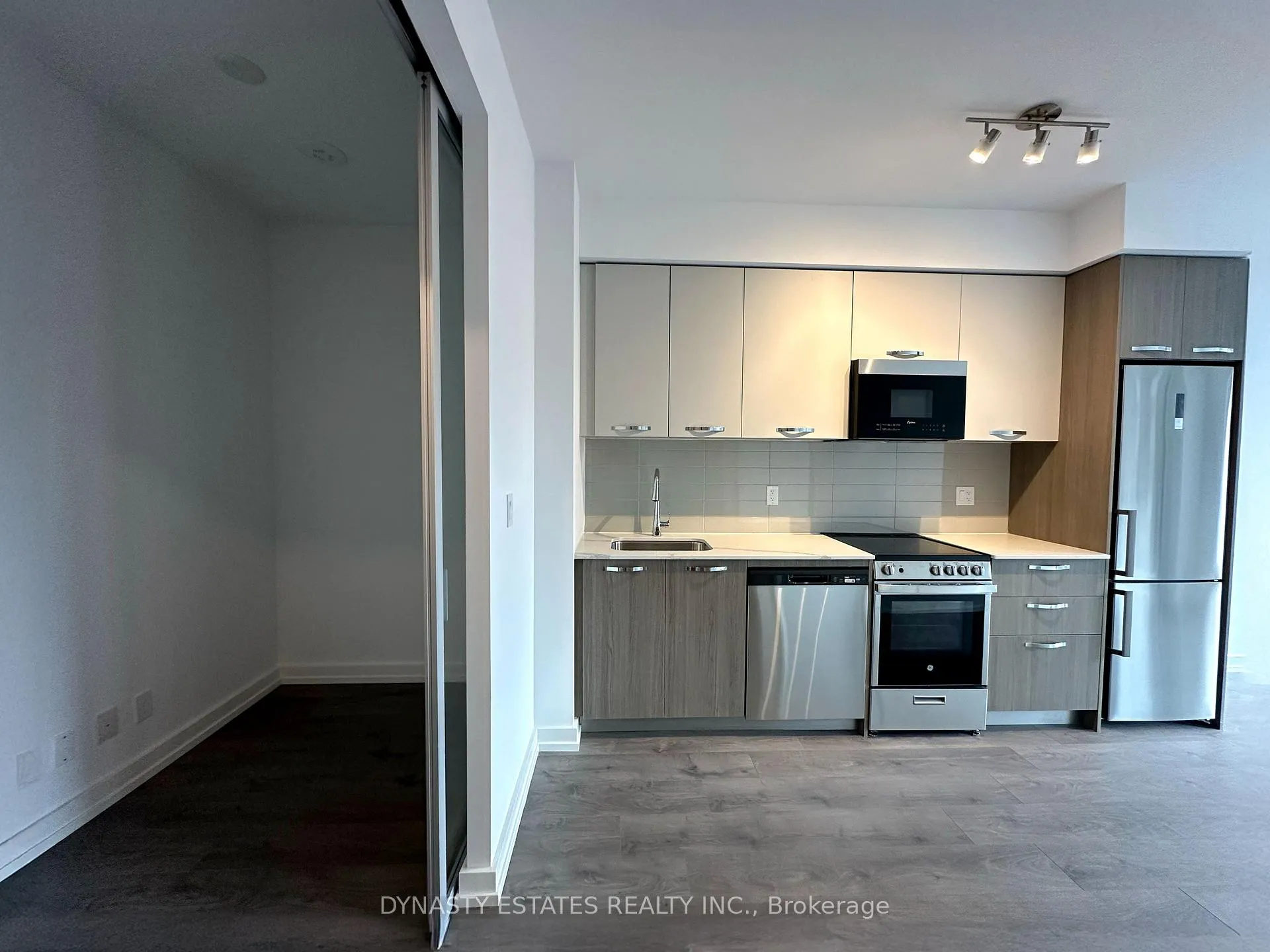 Photo 6 of Unit 411, 75 James Street S, Hamilton, Corktown — HOMEH
