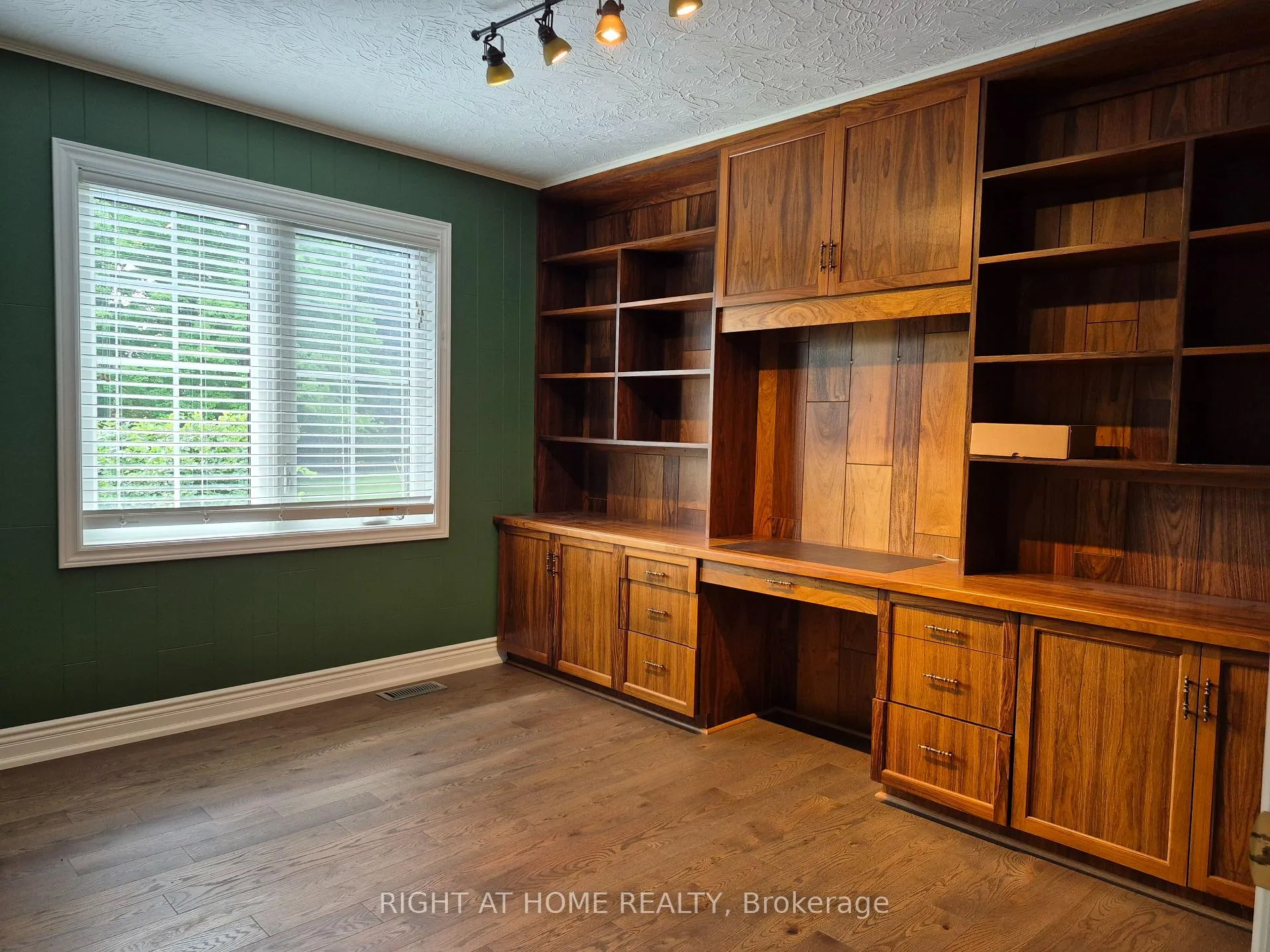 Photo 34 of 21 Post Horn Place, Waterloo, Beechwood — HOMEH