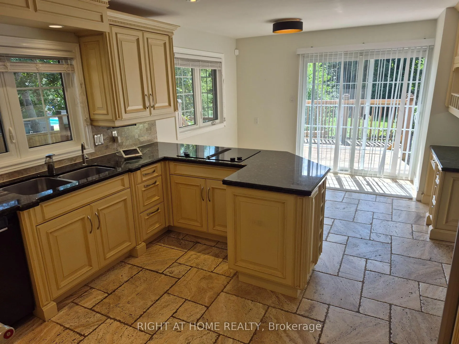 Photo 40 of 21 Post Horn Place, Waterloo, Beechwood — HOMEH