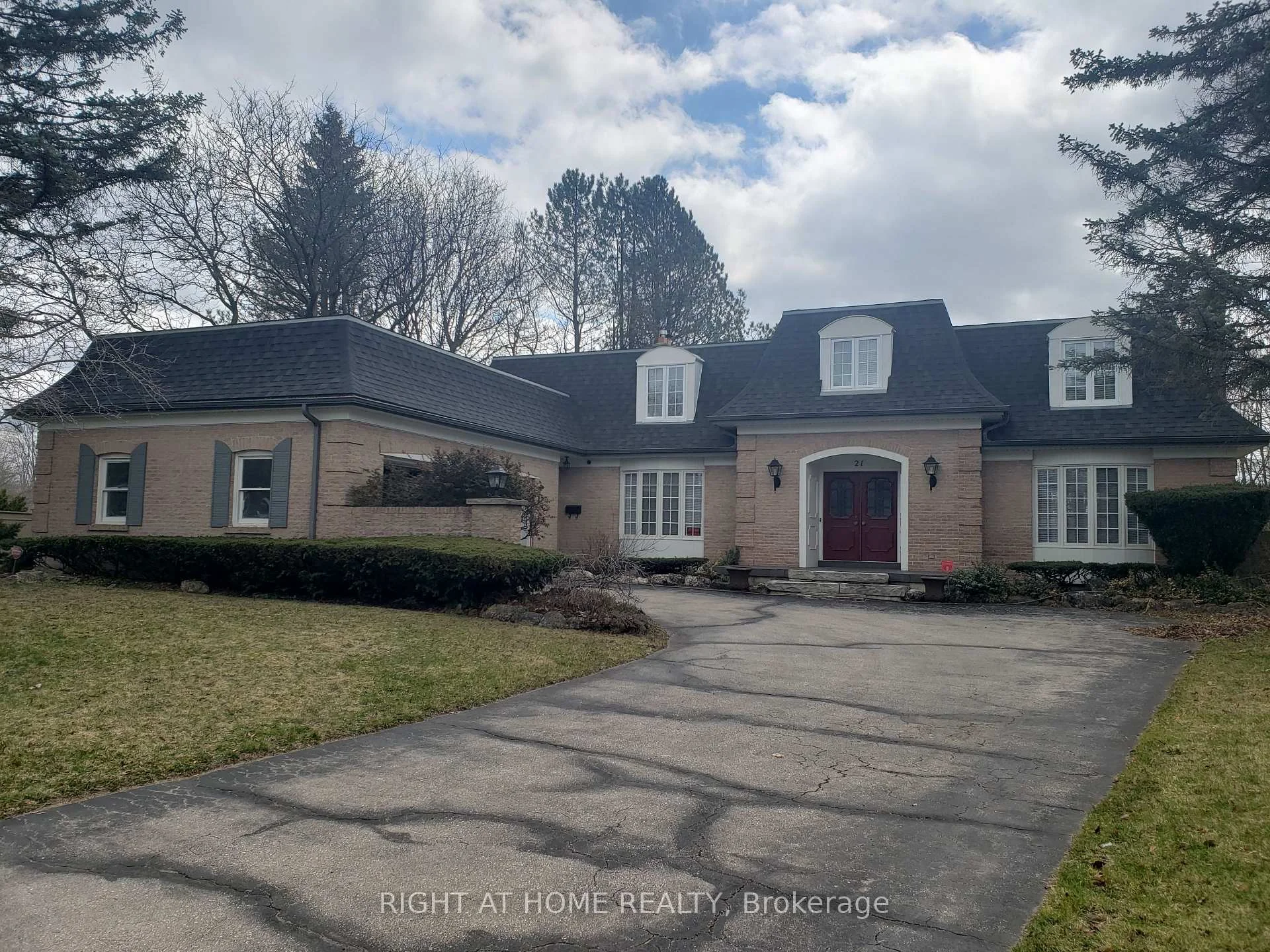 Photo 3 of 21 Post Horn Place, Waterloo, Beechwood — HOMEH