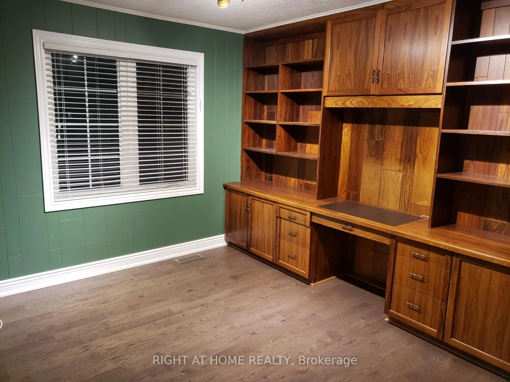Photo 21 of 21 Post Horn Place, Waterloo, Beechwood — HOMEH