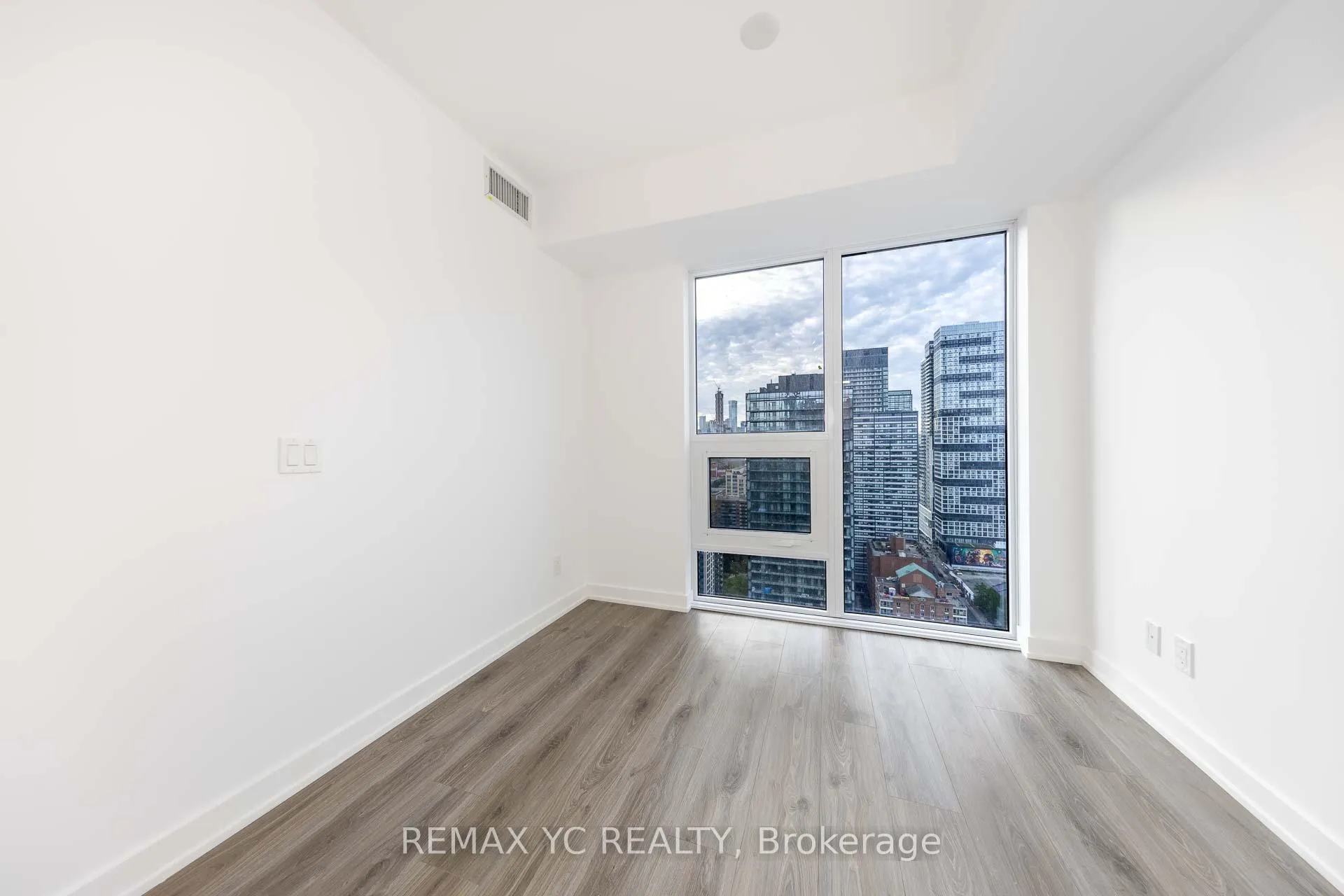 Photo 10 of Unit 3301, 100 Queen Street E, Toronto, Church-Yonge Corridor — HOMEH