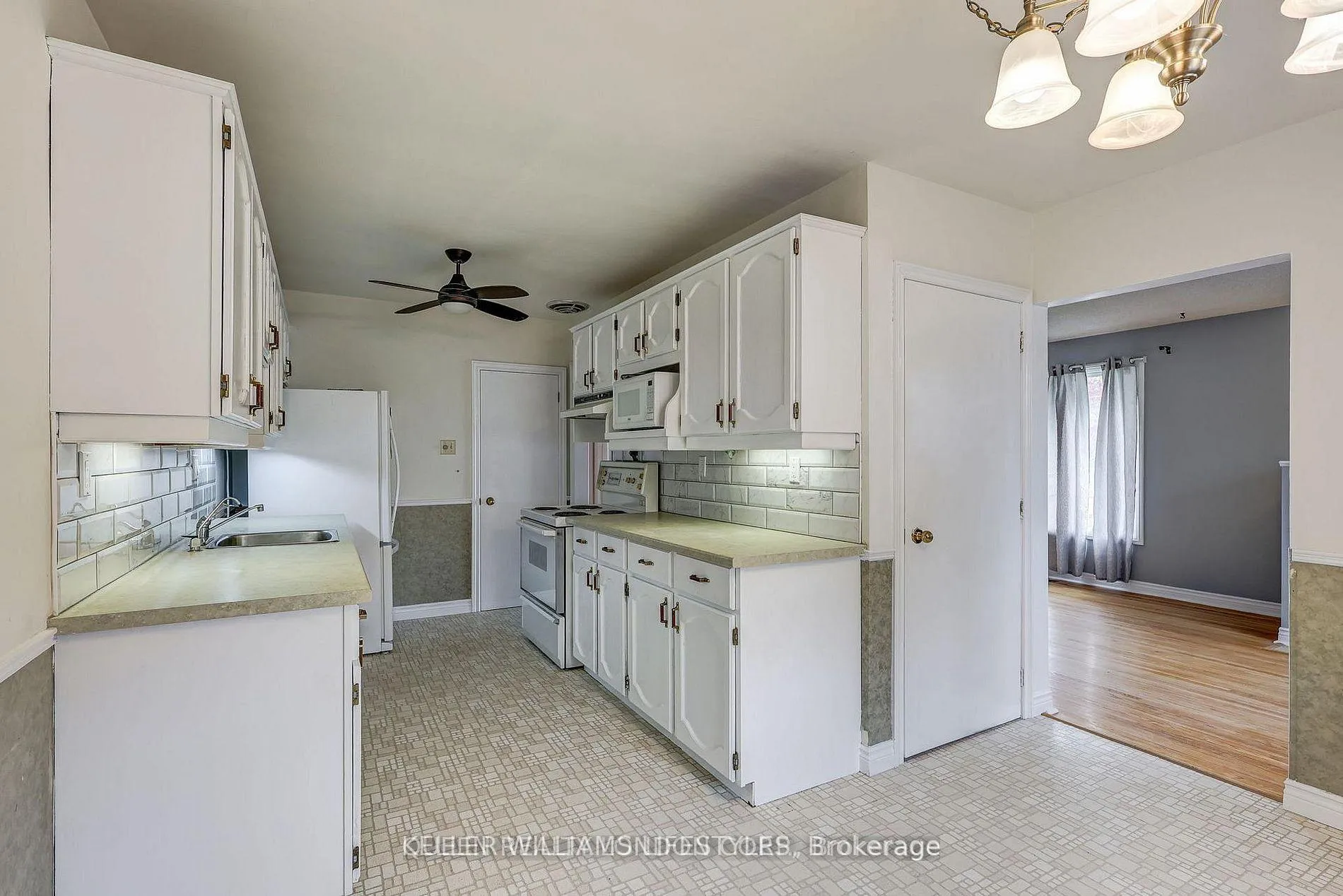 Photo 4 of 35 Thorncrest Crescent, London, South D — HOMEH