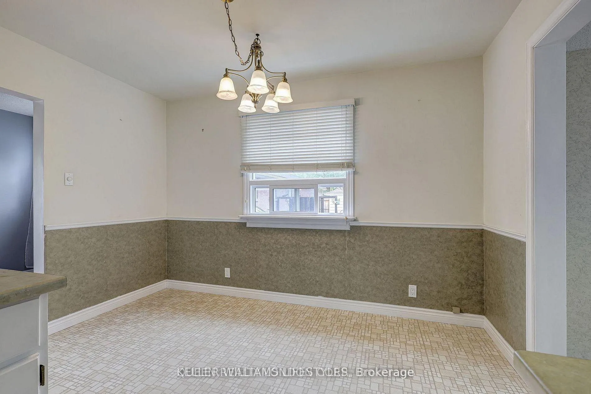 Photo 5 of 35 Thorncrest Crescent, London, South D — HOMEH