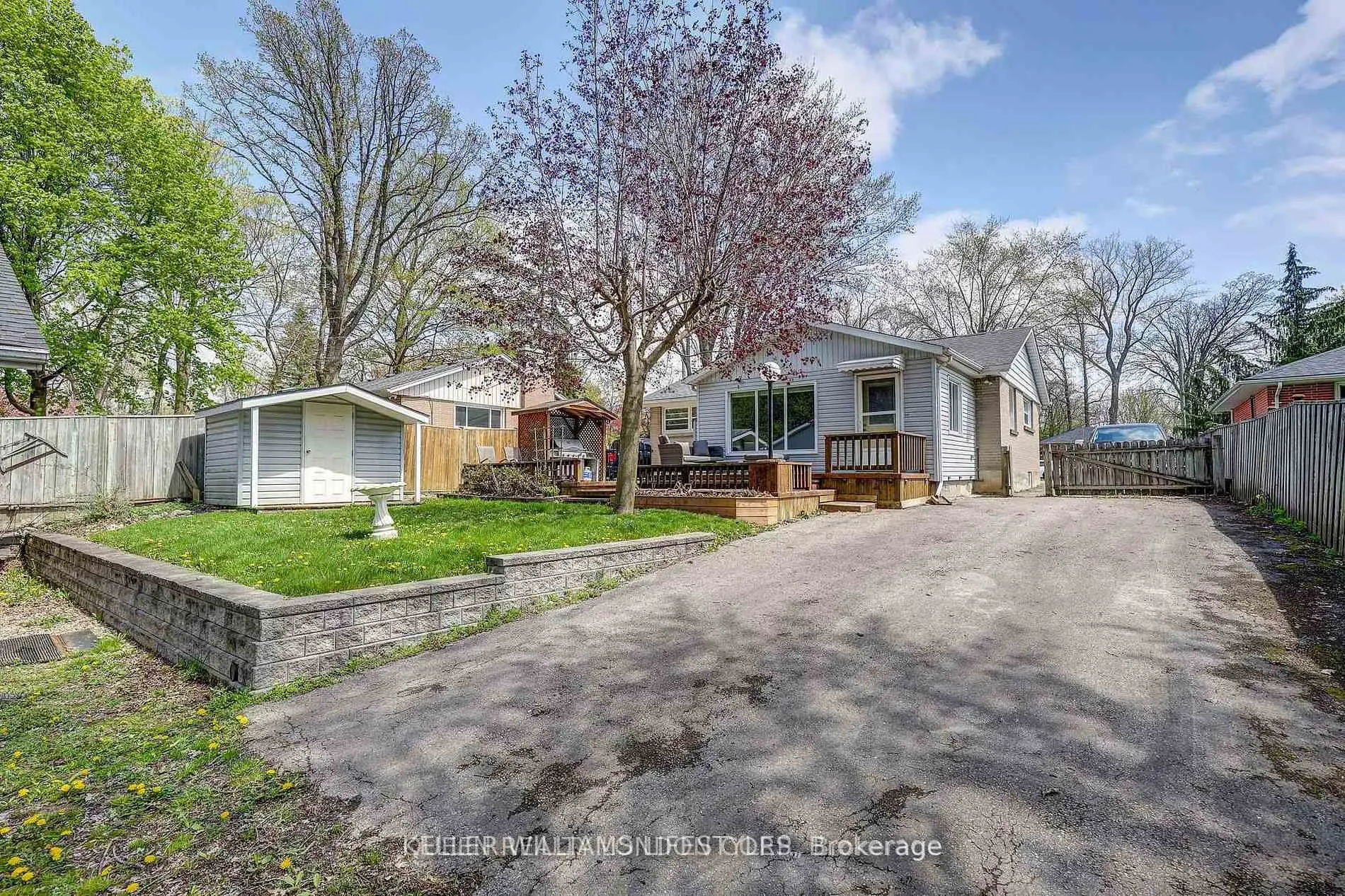 Photo 12 of 35 Thorncrest Crescent, London, South D — HOMEH