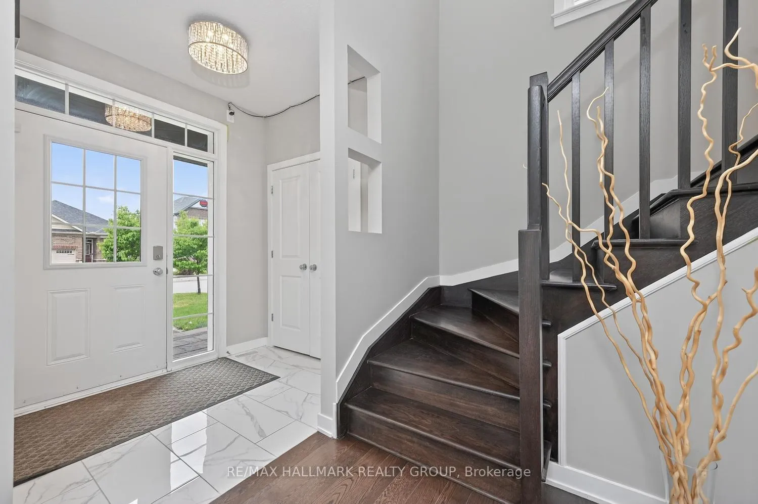 Photo 4 of 339 Andalusian Crescent, Ottawa, Kanata - Emerald Meadows/Trailwest — HOMEH