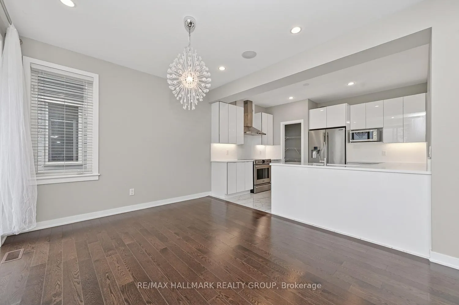 Photo 10 of 339 Andalusian Crescent, Ottawa, Kanata - Emerald Meadows/Trailwest — HOMEH