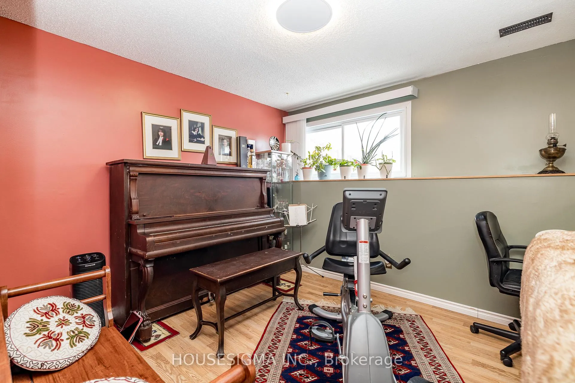 Photo 17 of 994 Charlton Drive, Ottawa, Carson Grove — HOMEH