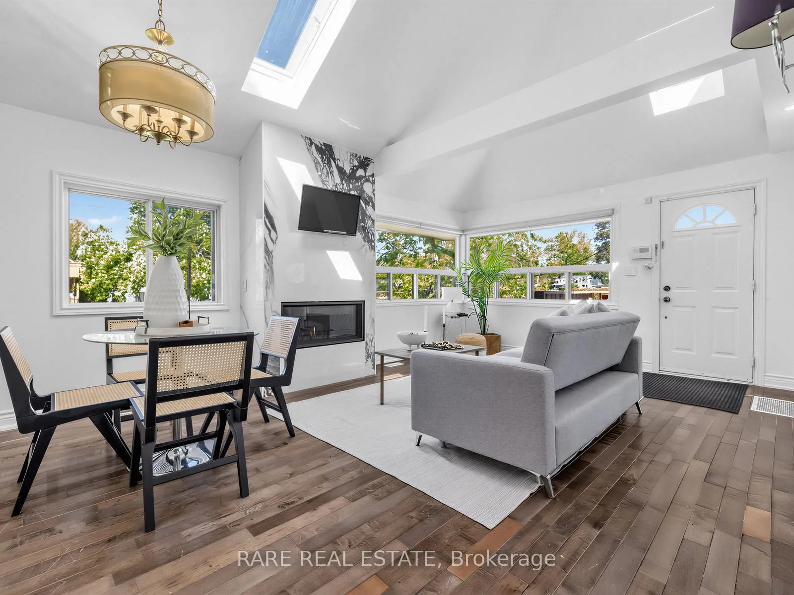 Photo 5 of 205 Beach Road, Georgina, Keswick North — HOMEH