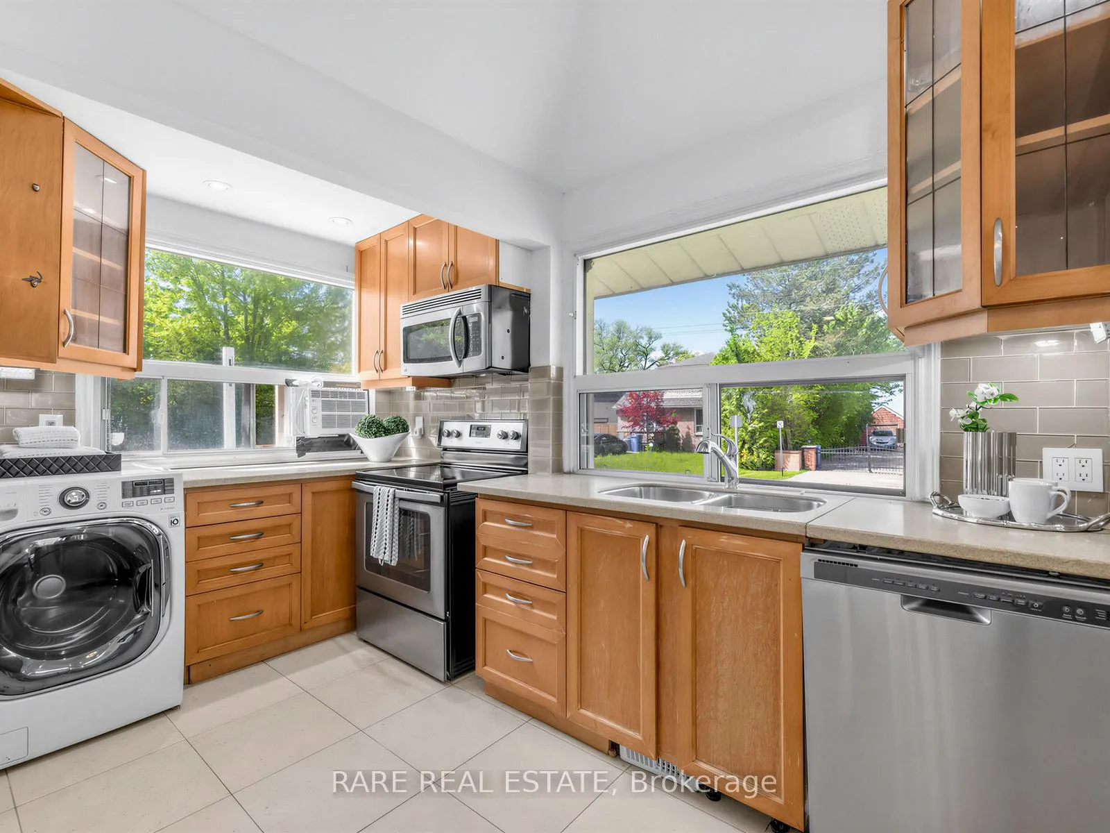 Photo 13 of 205 Beach Road, Georgina, Keswick North — HOMEH