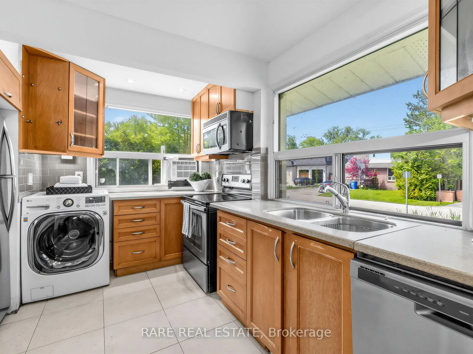 Photo 16 of 205 Beach Road, Georgina, Keswick North — HOMEH