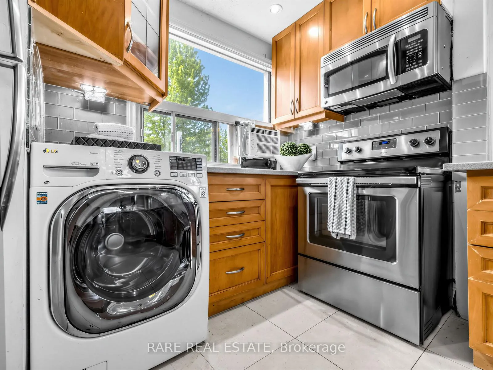 Photo 17 of 205 Beach Road, Georgina, Keswick North — HOMEH