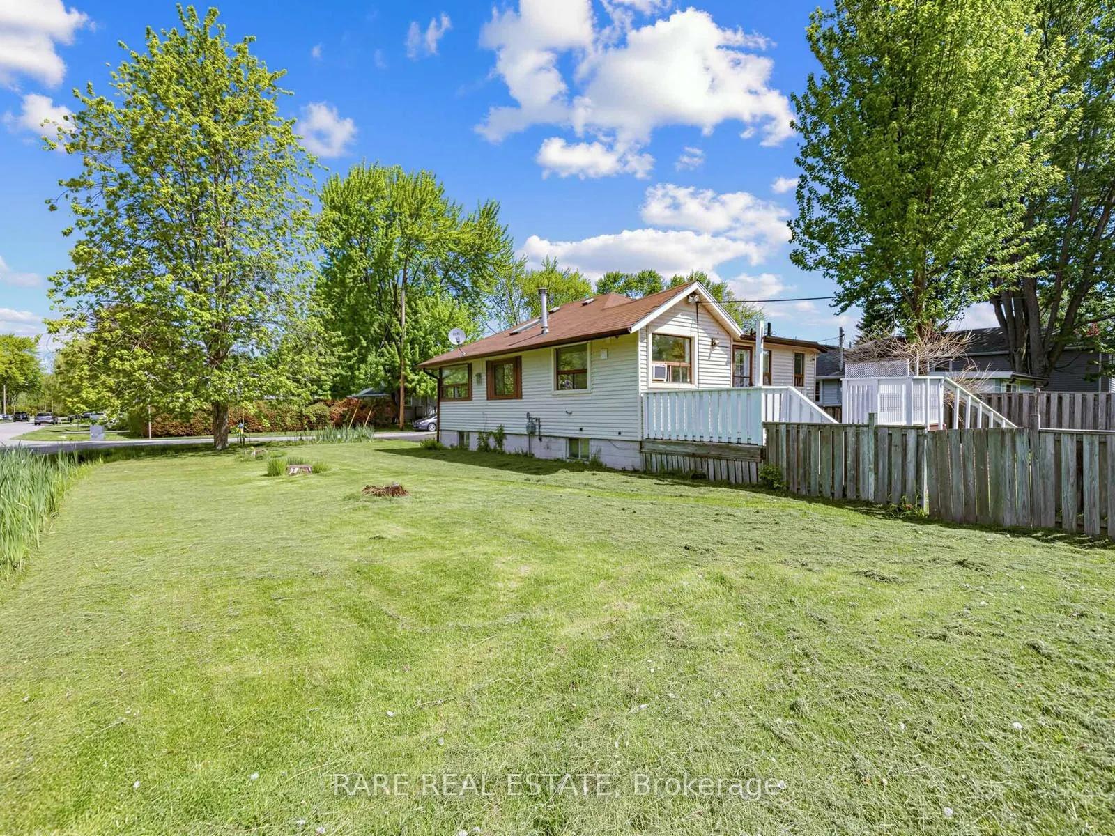 Photo 30 of 205 Beach Road, Georgina, Keswick North — HOMEH