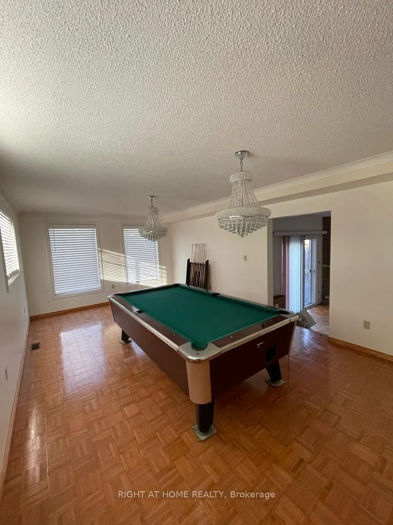 Photo 2 of 6930 Whitman Avenue, Niagara Falls, Arad/Fallsview — HOMEH