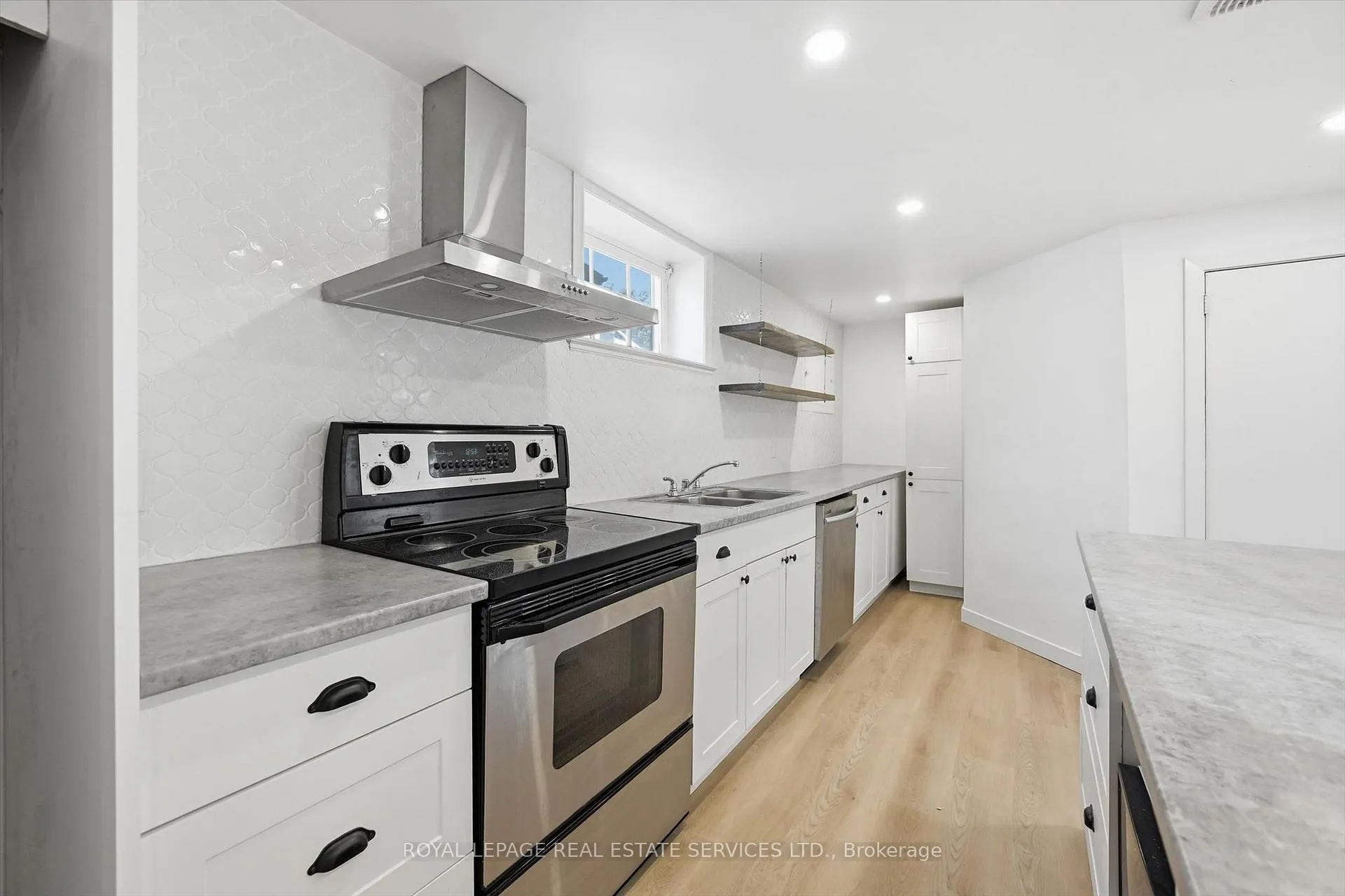 Photo 6 of Unit Lower, 6 Greening Court, Hamilton, Dundas — HOMEH
