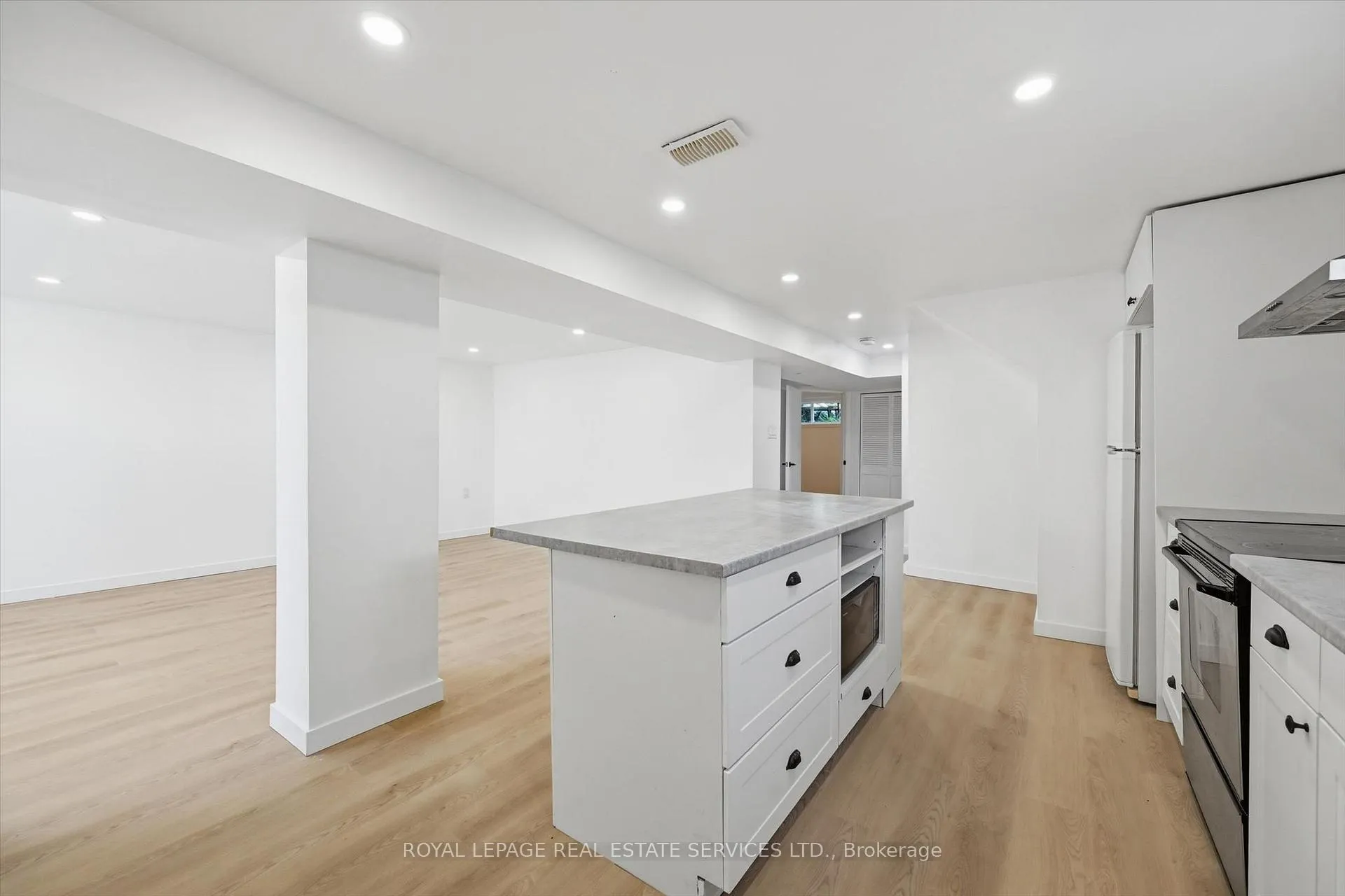 Photo 7 of Unit Lower, 6 Greening Court, Hamilton, Dundas — HOMEH