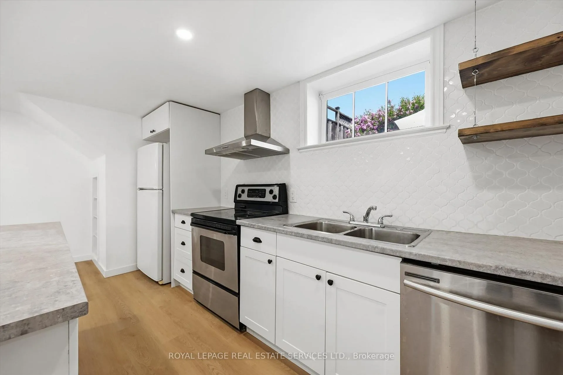 Photo 8 of Unit Lower, 6 Greening Court, Hamilton, Dundas — HOMEH