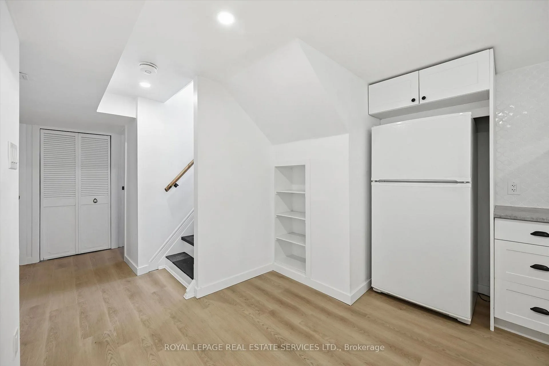 Photo 9 of Unit Lower, 6 Greening Court, Hamilton, Dundas — HOMEH