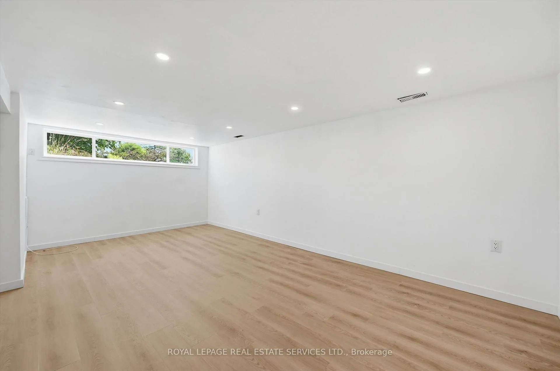 Photo 10 of Unit Lower, 6 Greening Court, Hamilton, Dundas — HOMEH
