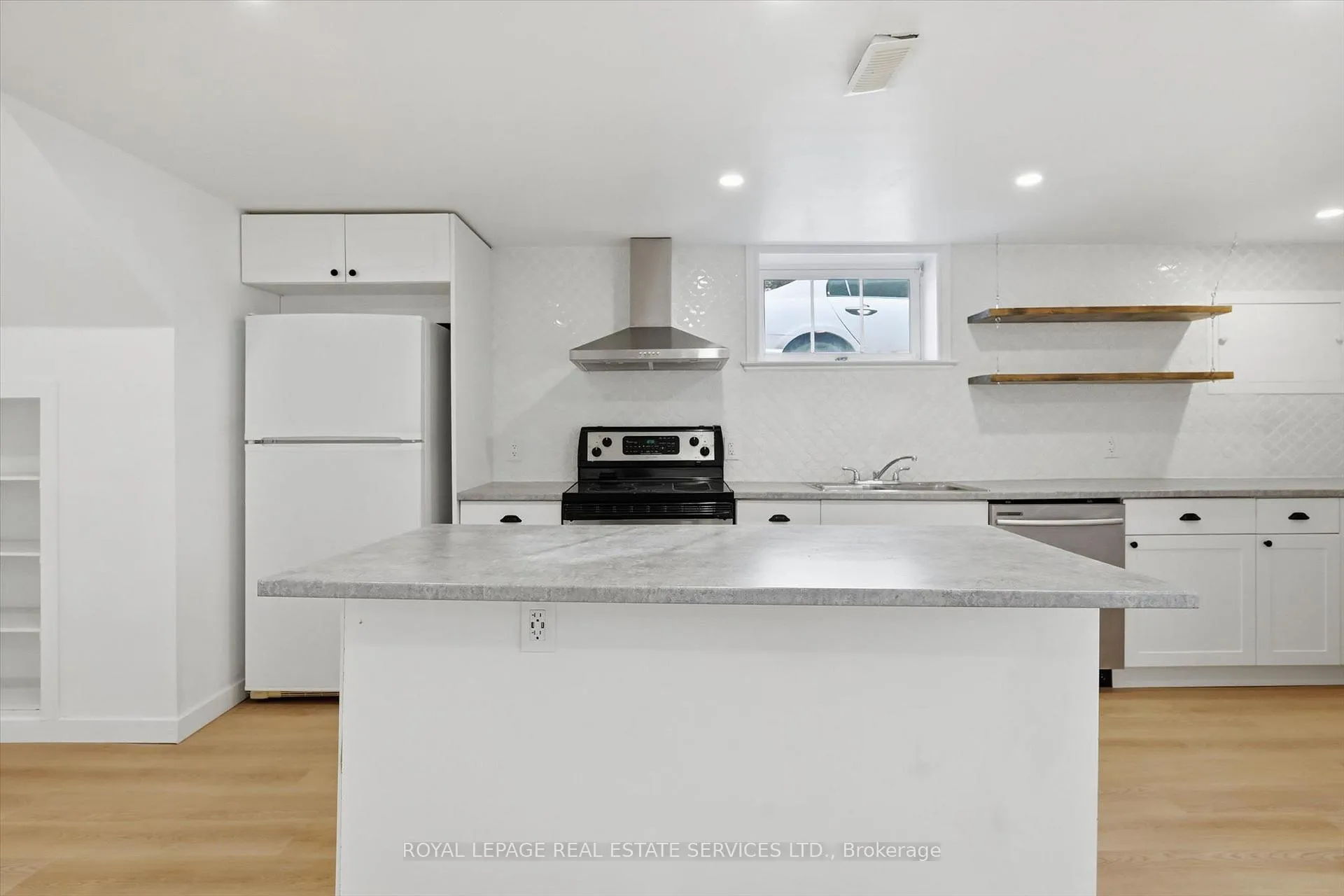 Photo 13 of Unit Lower, 6 Greening Court, Hamilton, Dundas — HOMEH