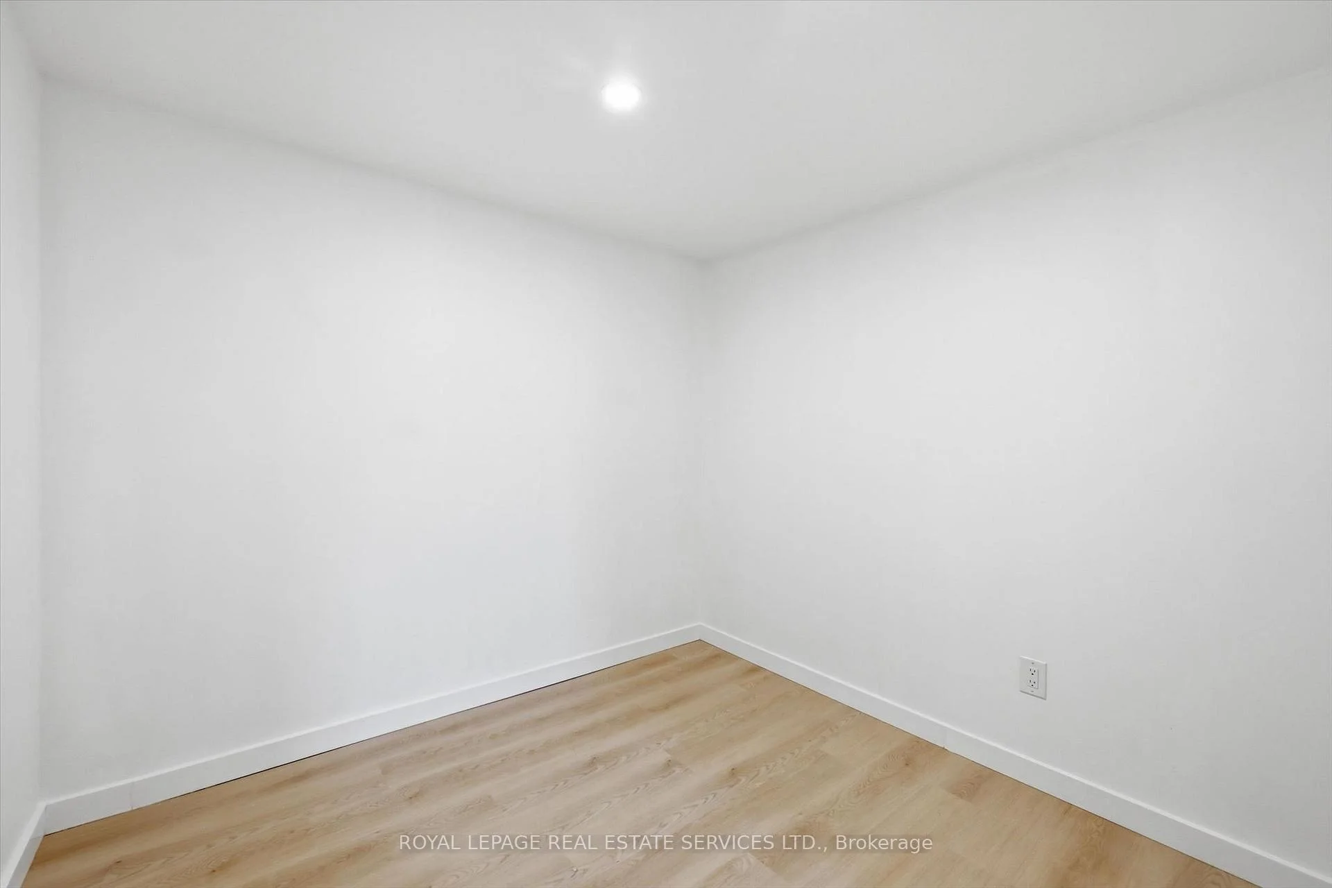 Photo 15 of Unit Lower, 6 Greening Court, Hamilton, Dundas — HOMEH