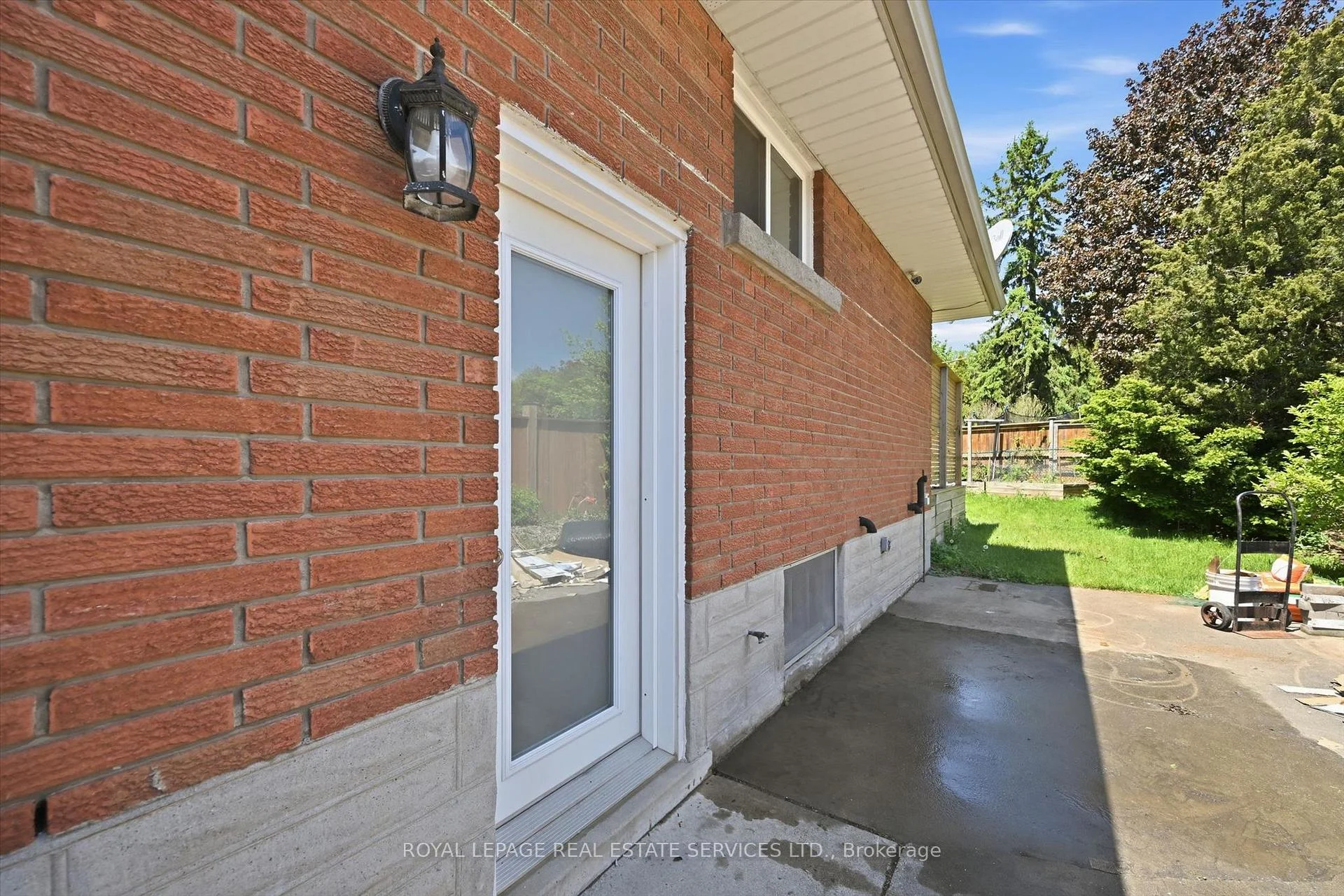Photo 24 of Unit Lower, 6 Greening Court, Hamilton, Dundas — HOMEH