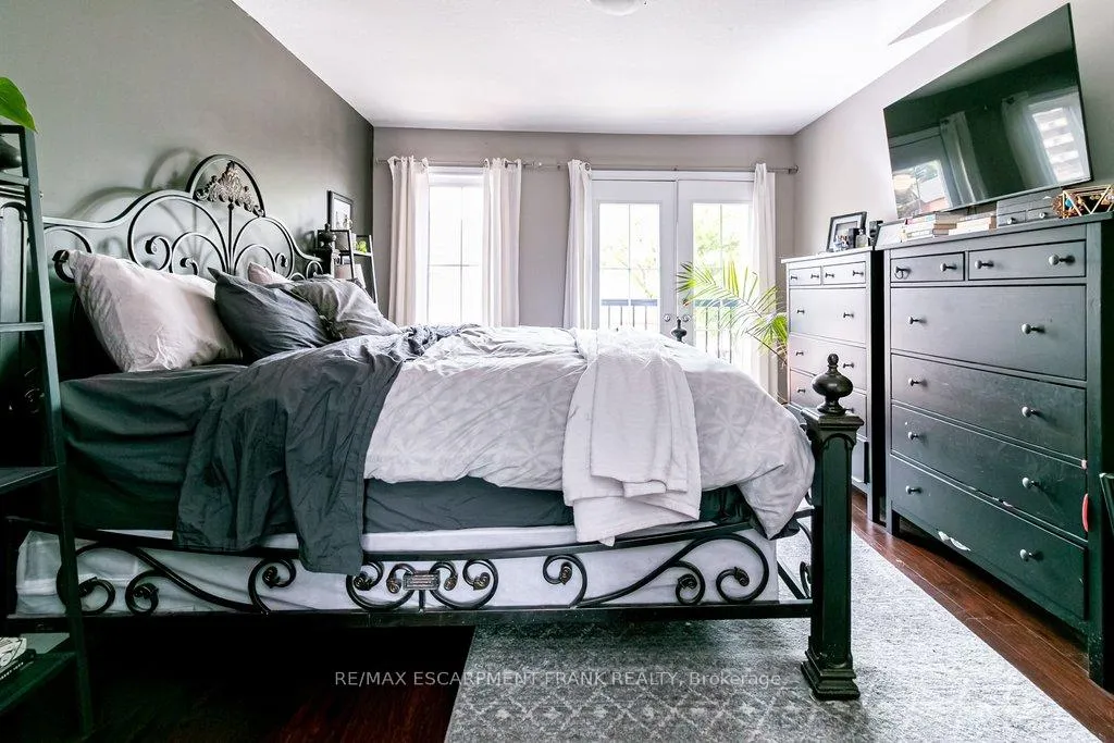 Photo 38 of 155 Walnut Street S, Hamilton, Corktown — HOMEH