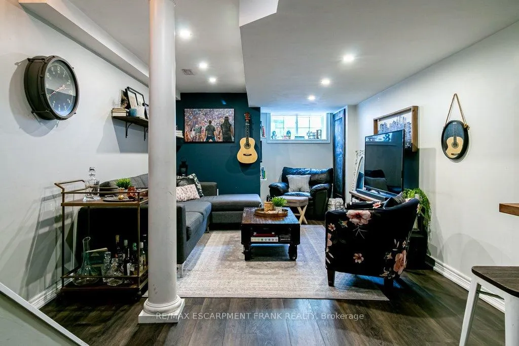 Photo 41 of 155 Walnut Street S, Hamilton, Corktown — HOMEH